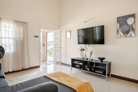 Bellarose At Colbeck ,Gated With Pool, Stylishly Modern Villa Old Harbour Exterior photo