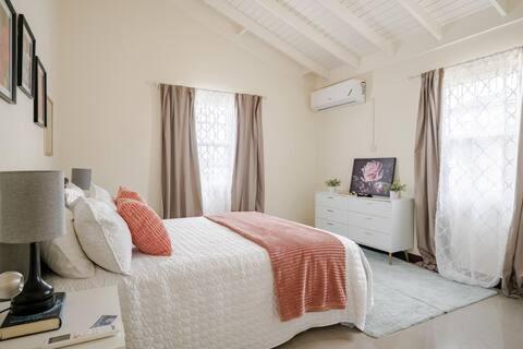 Bellarose At Colbeck ,Gated With Pool, Stylishly Modern Villa Old Harbour Exterior photo