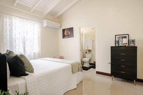 Bellarose At Colbeck ,Gated With Pool, Stylishly Modern Villa Old Harbour Exterior photo