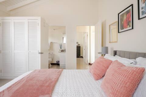 Bellarose At Colbeck ,Gated With Pool, Stylishly Modern Villa Old Harbour Exterior photo