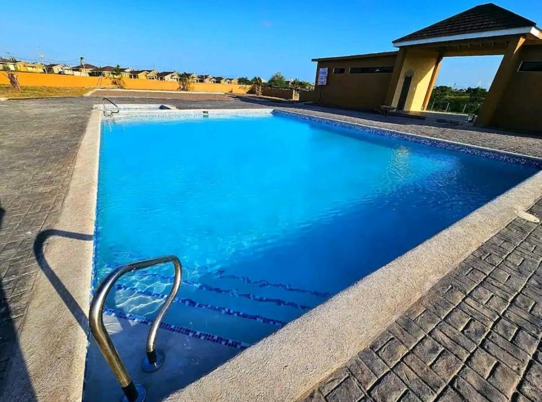 Bellarose At Colbeck ,Gated With Pool, Stylishly Modern Villa Old Harbour Exterior photo